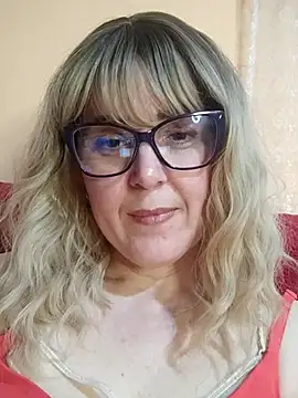 Amelialove42 online show from May 9, 2026, 4:34 pm