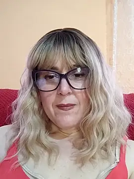 Amelialove42 online show from May 14, 2026, 1:51 pm