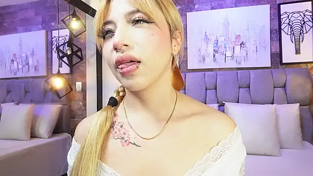 Snapshot of Sophia_Bellucci chatting on November 19, 2025, 12:38 pm Sophia Bellucci online show from November 19, 2025, 12:38 pm