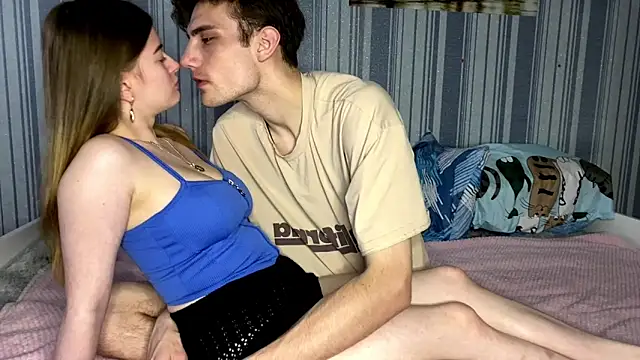 EmiliaCouple online show from November 16, 2025, 12:33 pm