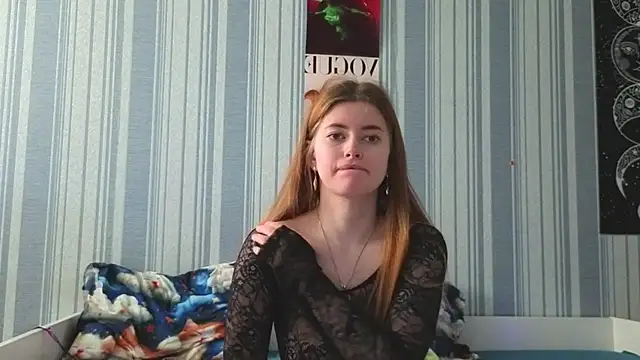 Snapshot of EmiliaCouple chatting on May 19, 2026, 11:49 am EmiliaCouple online show from May 19, 2026, 11:49 am