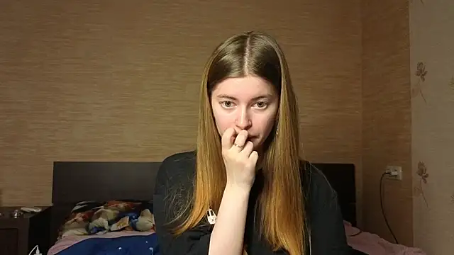 EmiliaCouple online show from June 29, 2026, 11:32 am