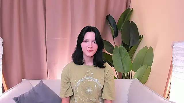 Snapshot of OletaReffner chatting on October 18, 2025, 12:28 pm OletaReffner online show from October 18, 2025, 12:28 pm