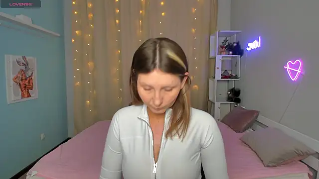 NikkiKiss   online show from December 22, 2025, 2:19 am