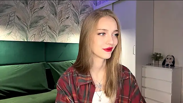 EvaPeace online show from October 24, 2025, 4:14 pm