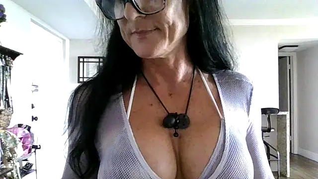 carothepro online show from October 31, 2025, 4:52 pm