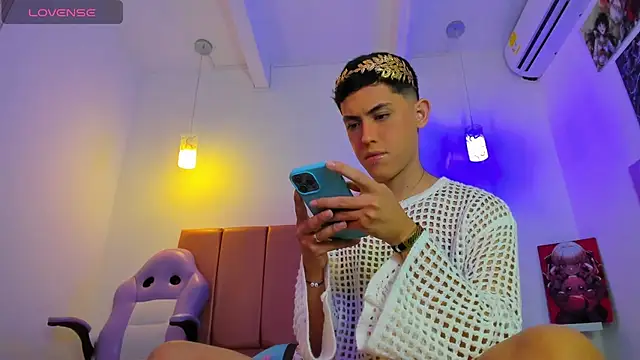 Iam criss09 online show from December 15, 2025, 8:02 pm