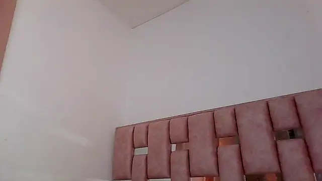 abby moss 2 online show from January 18, 2026, 5:06 pm