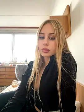 JudithCarly online show from November 3, 2025, 1:12 pm