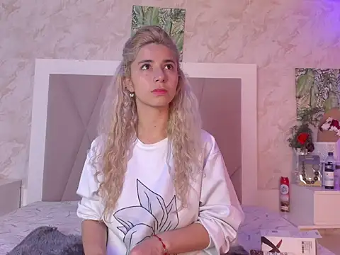 Sophie teller online show from December 15, 2025, 3:22 am