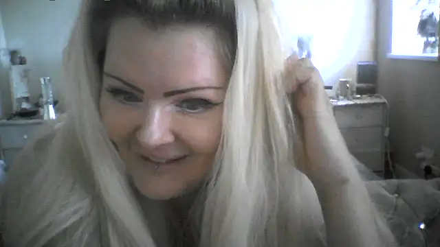 Snapshot of Sultress6969 chatting on October 11, 2025, 1:20 pm Sultress6969 online show from October 11, 2025, 1:20 pm