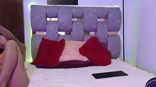 alix kitty online show from November 19, 2025, 8:09 pm