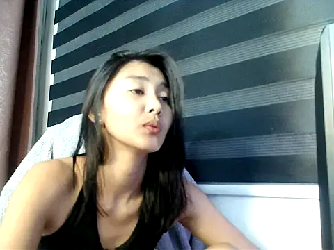 Snapshot of De_amore chatting on October 27, 2025, 1:48 pm De amore online show from October 27, 2025, 1:48 pm