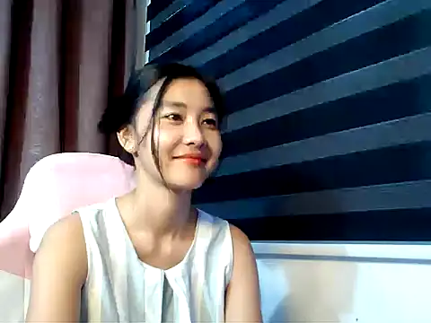 Snapshot of De_amore chatting on October 28, 2025, 11:51 pm De amore online show from October 28, 2025, 11:51 pm