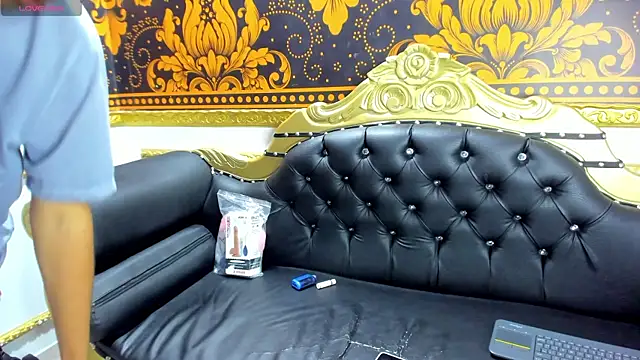 DirtyMike69  online show from October 16, 2025, 4:35 am