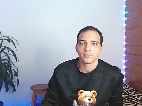 Maax3023 online show from October 27, 2025, 4:22 pm