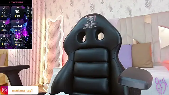 MARIANA TAY1 online show from November 15, 2025, 3:04 am