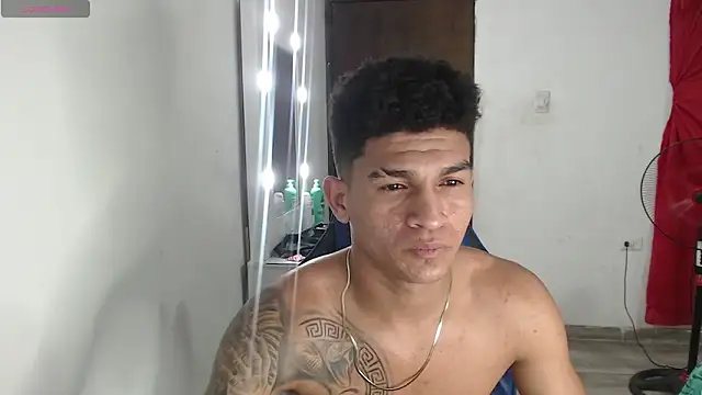 Snapshot of Angel_LatinGuy chatting on October 13, 2025, 6:02 am Angel LatinGuy online show from October 13, 2025, 6:02 am