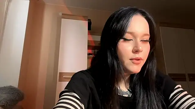 KristenGoodmon online show from October 16, 2025, 8:15 am