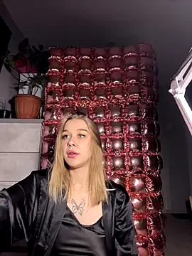 AngellnSilk online show from October 31, 2025, 8:26 am