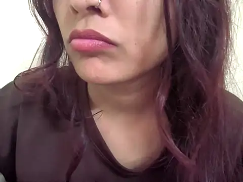 Snapshot of queen-_nazia chatting on October 19, 2025, 6:30 pm queen- nazia online show from October 19, 2025, 6:30 pm