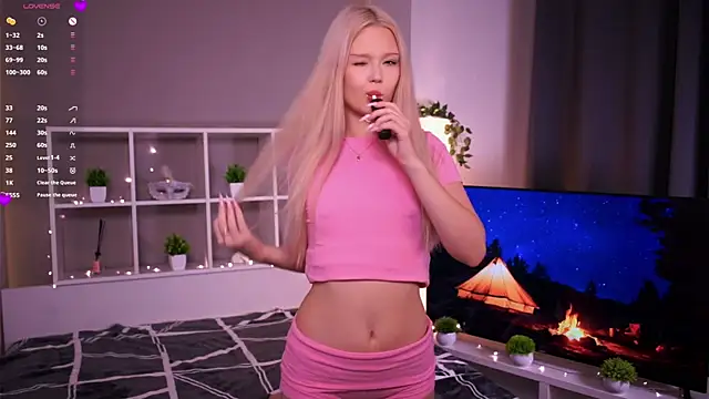 Snapshot of KaryTasch chatting on November 21, 2025, 9:13 pm KaryTasch online show from November 21, 2025, 9:13 pm