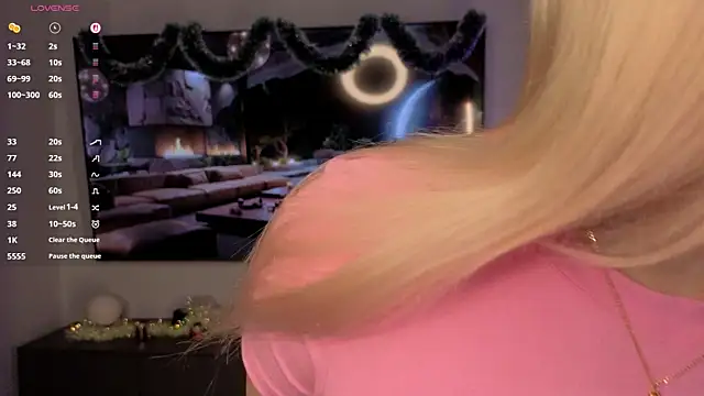 Snapshot of KaryTasch chatting on December 3, 2025, 9:35 pm KaryTasch online show from December 3, 2025, 9:35 pm