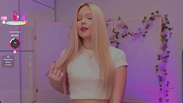 Snapshot of KaryTasch chatting on December 14, 2025, 8:35 pm KaryTasch online show from December 14, 2025, 8:35 pm