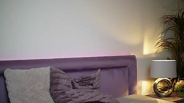 JoelleApril online show from November 11, 2025, 9:04 pm