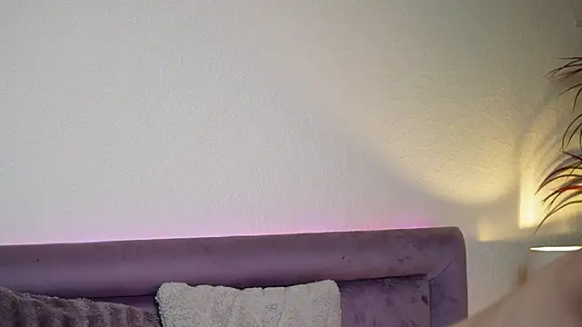 JoelleApril online show from December 17, 2025, 9:32 pm