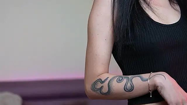 Snapshot of JoelleApril chatting on January 14, 2026, 9:20 pm JoelleApril online show from January 14, 2026, 9:20 pm