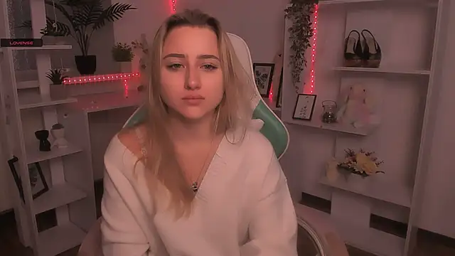 Lulu   Moon online show from November 27, 2025, 6:37 am