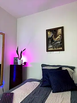  Emily Sands  online show from October 28, 2025, 5:04 pm