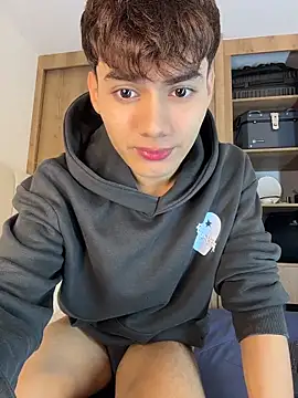 Snapshot of santi_Rush chatting on October 23, 2025, 11:14 pm santi Rush online show from October 23, 2025, 11:14 pm