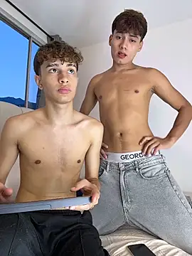 Snapshot of santi_Rush chatting on November 9, 2025, 10:41 pm santi Rush online show from November 9, 2025, 10:41 pm