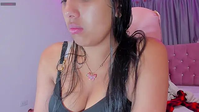 Briseida-White online show from November 21, 2025, 1:43 pm