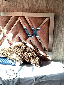 LunaMoore Pink online show from November 7, 2025, 12:38 pm