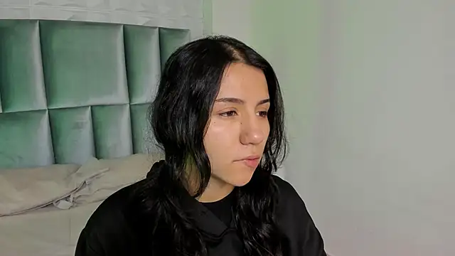 Snapshot of HollyPeach chatting on April 30, 2026, 7:31 pm HollyPeach online show from April 30, 2026, 7:31 pm