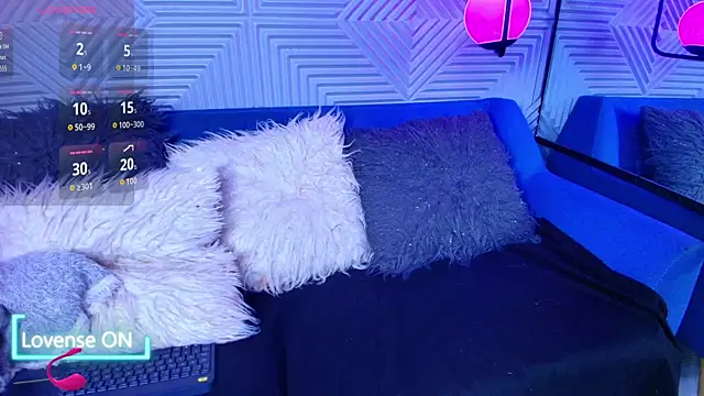 Snapshot of CinnamonHeat chatting on October 14, 2025, 11:11 am CinnamonHeat online show from October 14, 2025, 11:11 am