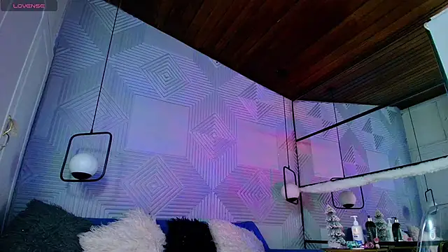 Snapshot of CinnamonHeat chatting on November 19, 2025, 11:10 am CinnamonHeat online show from November 19, 2025, 11:10 am