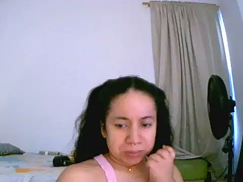 chiarafus0 online show from December 16, 2025, 8:47 pm