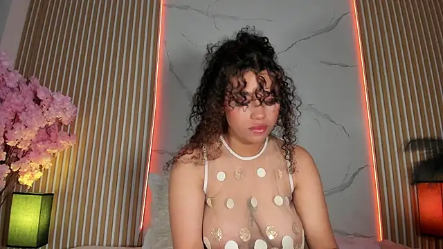 Snapshot of KellyAmbaris chatting on November 7, 2025, 7:36 pm KellyAmbaris online show from November 7, 2025, 7:36 pm