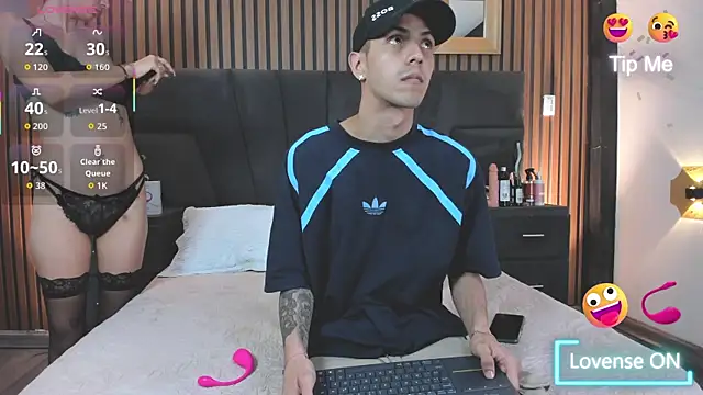 DerryAndIzzy online show from November 9, 2025, 7:28 am