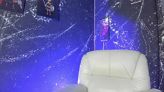 DerryAndIzzy online show from July 8, 2026, 5:01 am