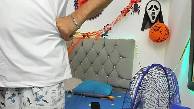 Snapshot of Sofi_And_Santy chatting on November 3, 2025, 10:53 pm Sofi And Santy online show from November 3, 2025, 10:53 pm