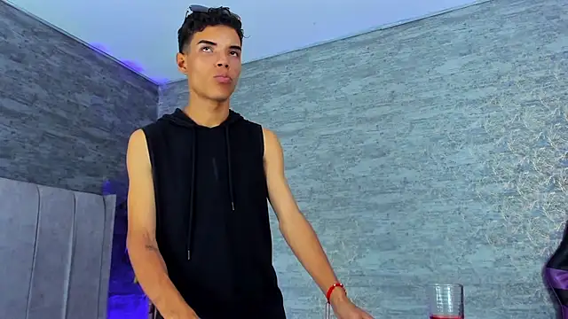 jhojan foxxx  online show from November 12, 2025, 8:59 am