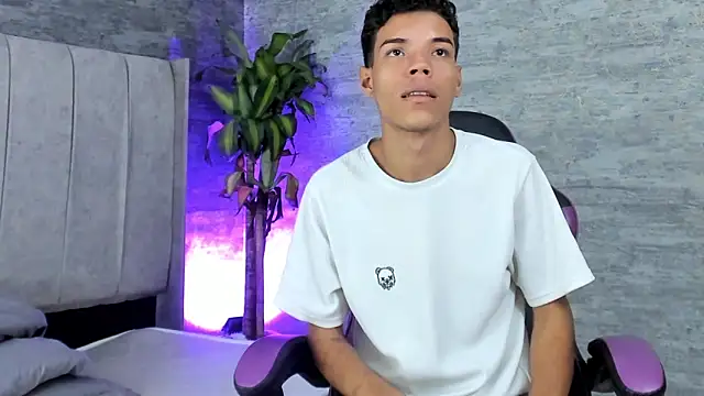 jhojan foxxx  online show from November 16, 2025, 8:36 pm