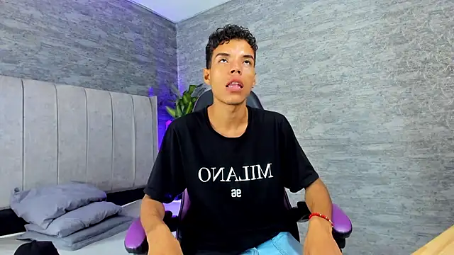 jhojan foxxx  online show from November 19, 2025, 8:31 pm