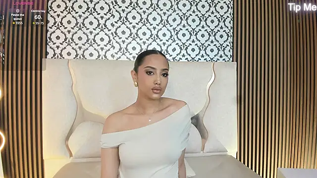 Snapshot of BEELLA_TAY1 chatting on October 23, 2025, 1:43 pm BEELLA TAY1 online show from October 23, 2025, 1:43 pm