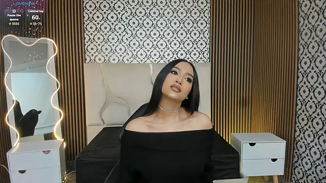 Snapshot of BEELLA_TAY1 chatting on November 4, 2025, 1:10 pm BEELLA TAY1 online show from November 4, 2025, 1:10 pm